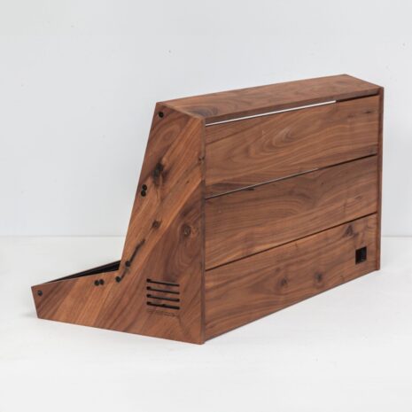 10U-126HP-Walnut-with-black-rails---Eurorack-case---2-Many-Synths---Superbooth-Special-Editions-2024---IMG_7834 10U-126HP-Walnut-with-black-rails---Eurorack-case---2-Many-Synths---Superbooth-Special-Editions-2024---IMG_7834