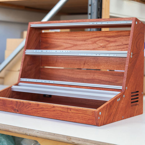 2-Many-Synths---10U-104HP-Eurorack-case-in-Persian-Red-linseed-oil---IMG_9925 2-Many-Synths---10U-104HP-Eurorack-case-in-Persian-Red-linseed-oil---IMG_9925