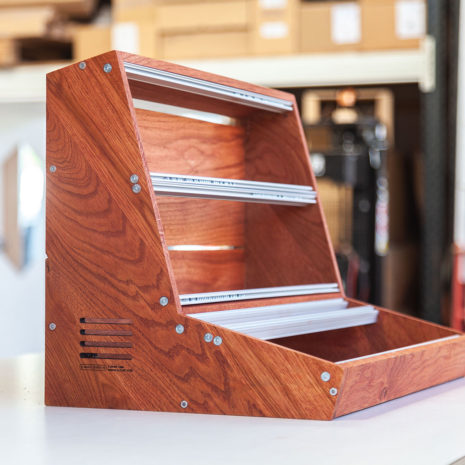 2-Many-Synths---10U-104HP-Eurorack-case-in-Persian-Red-linseed-oil---IMG_9927 2-Many-Synths---10U-104HP-Eurorack-case-in-Persian-Red-linseed-oil---IMG_9927