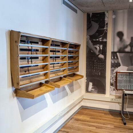 2-Many-Synths---Custom-hanging-15U-126HP-@Artez---IMG_5688 2-Many-Synths---Custom-hanging-15U-126HP-@Artez---IMG_5688