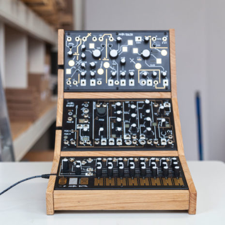 2-Many-Synths---Make-Noise-stand-for-3---IMG_9707
