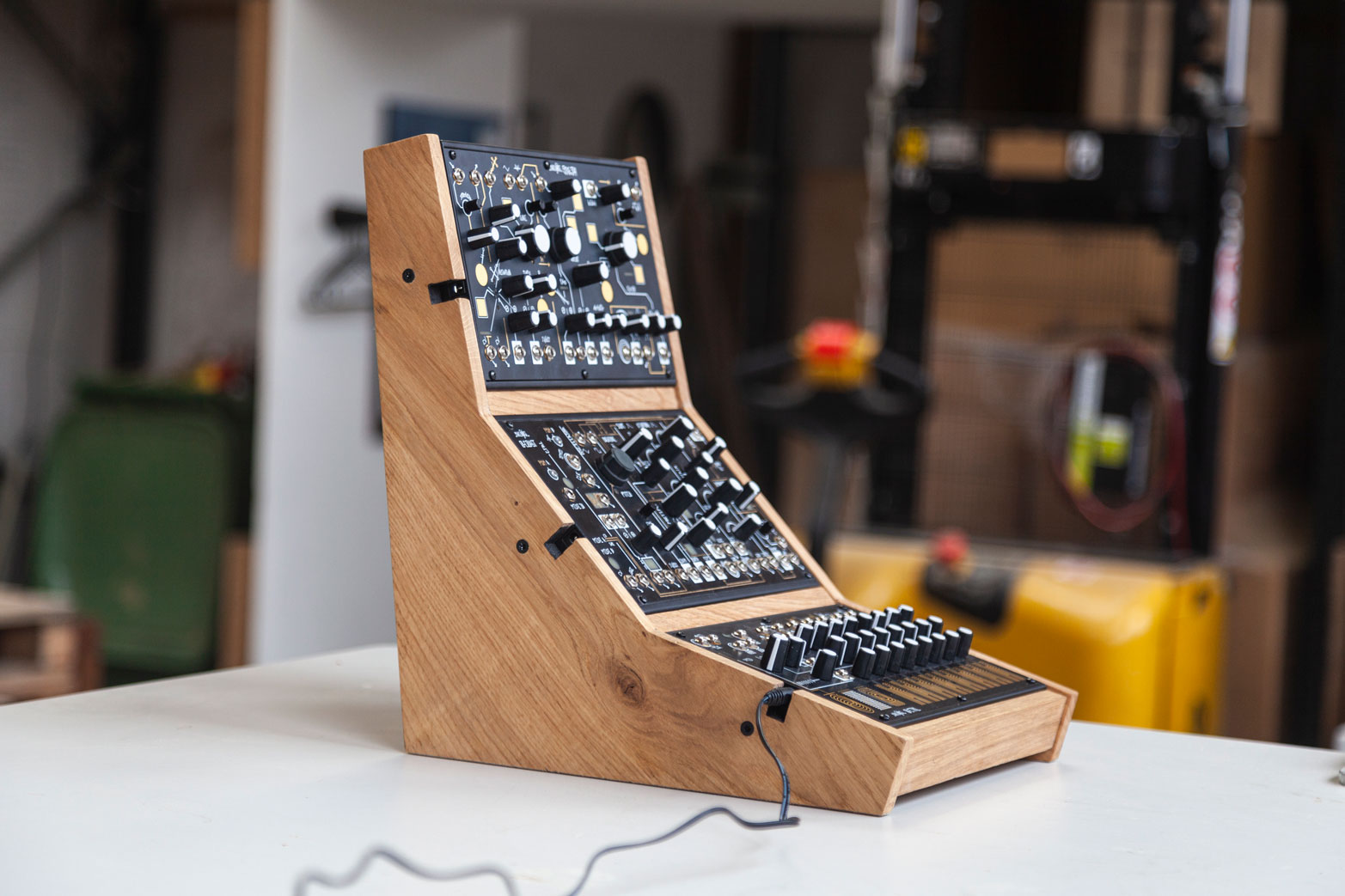 Make Noise stand in solid Oak - 2 Many Synths