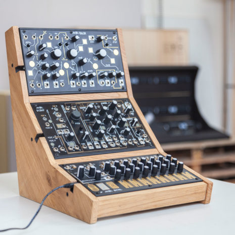 Make Noise stand in solid Oak - 2 Many Synths