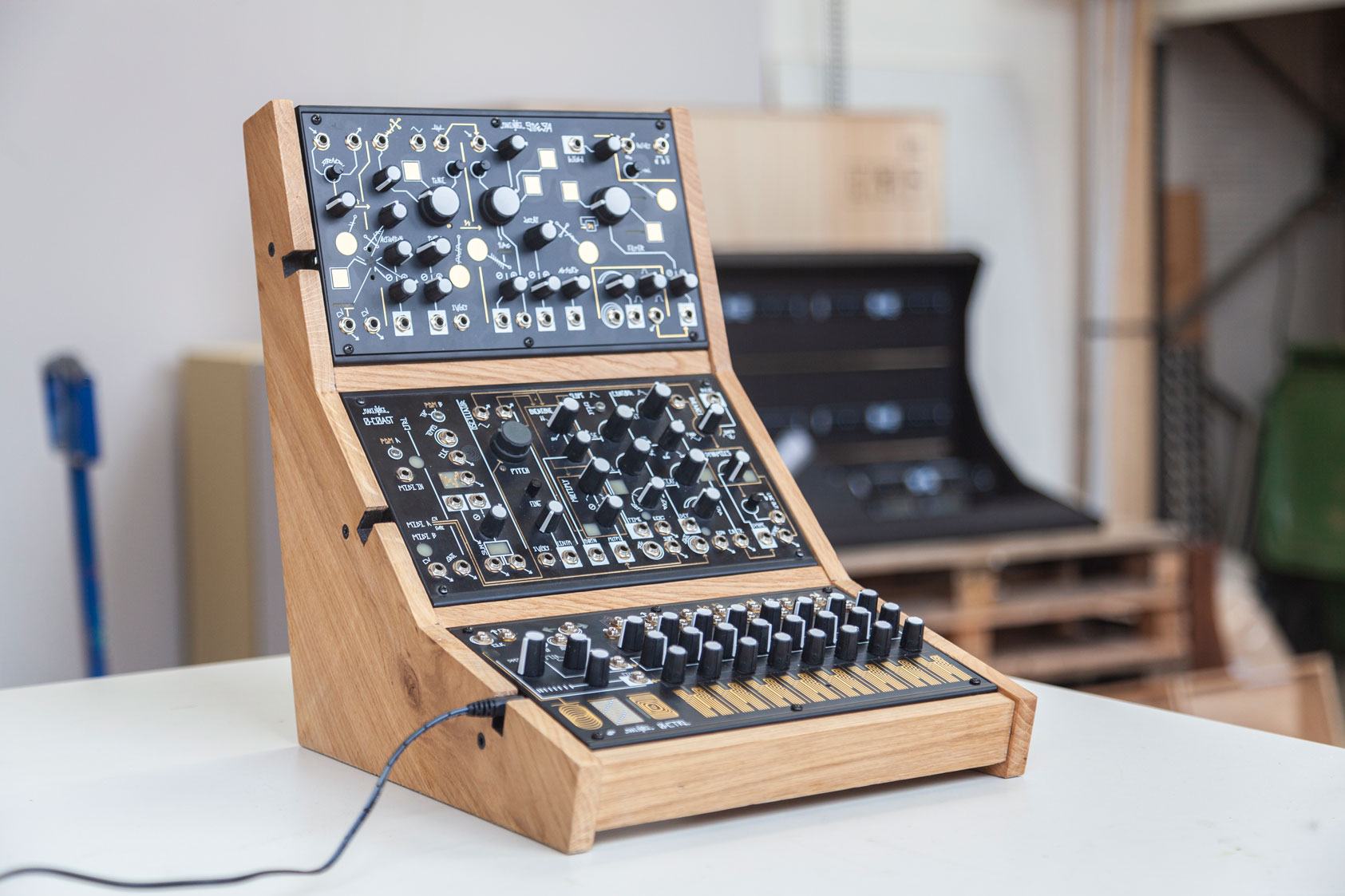 Make Noise Stand In Solid Oak 2 Many Synths