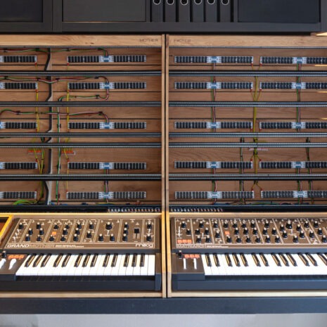 2-Many-Synths---Solid-Oak-custom-Eurorack-Case-'-MOTHER-F#CKER'---IMG_2187 2-Many-Synths---Solid-Oak-custom-Eurorack-Case-'-MOTHER-F#CKER'---IMG_2187