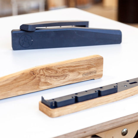 2 Many Synths - zijpanelen in massief eiken voor de Arturia Minibrute (1) 2 Many Synths - zijpanelen in massief eiken voor de Arturia Minibrute (1)