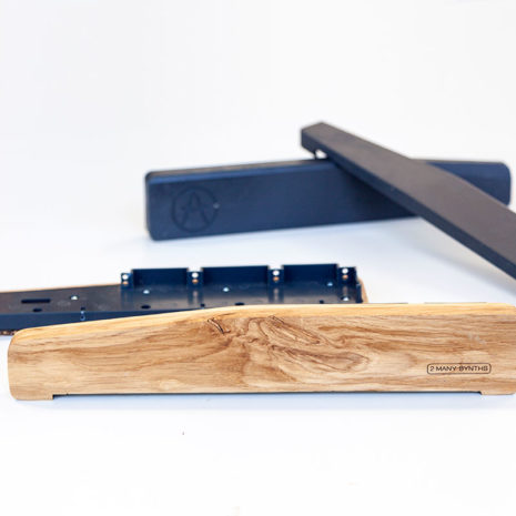 2 Many Synths - zijpanelen in massief eiken voor de Arturia Minibrute (6) 2 Many Synths - zijpanelen in massief eiken voor de Arturia Minibrute (6)