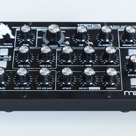 Moog Minitaur - 2 Many Synths - solid Oak side panels (4) Moog Minitaur - 2 Many Synths - solid Oak side panels (4)