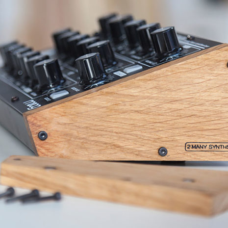 Moog Minitaur - 2 Many Synths - solid Oak side panels (8) Moog Minitaur - 2 Many Synths - solid Oak side panels (8)